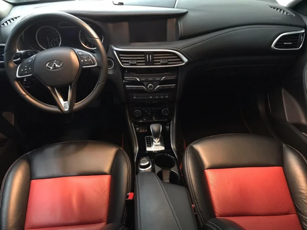 Red Infiniti Q30, 2019 Photo 2