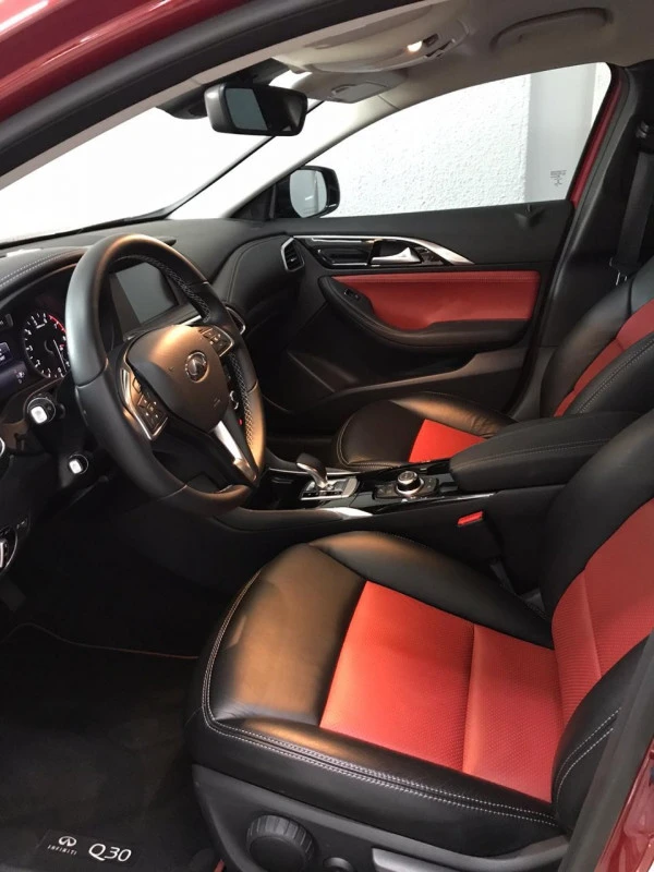 Red Infiniti Q30, 2019 Photo 3