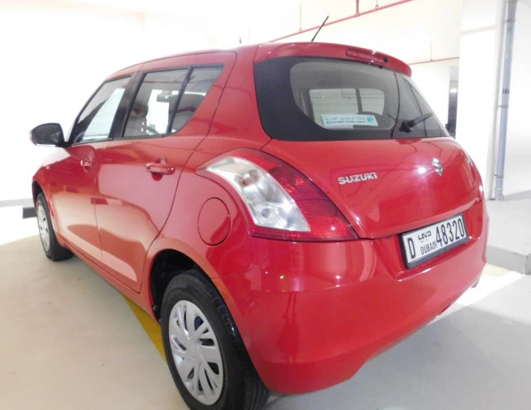 Red Suzuki Swift, 2016 Photo 2