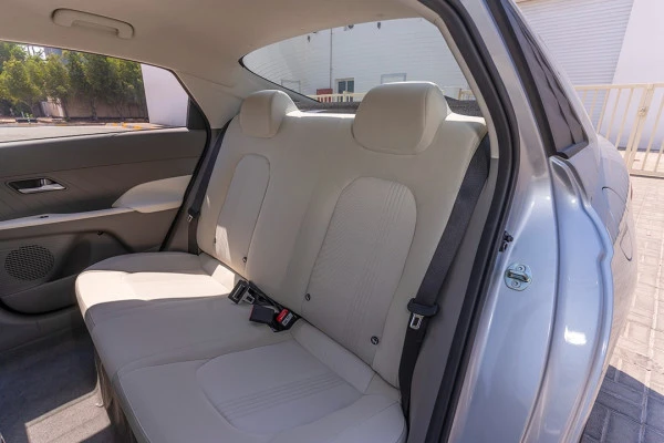 Silver Hyundai Accent, 2024 Photo 3