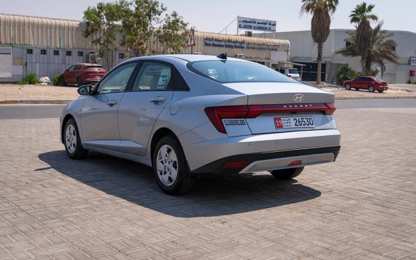 Silver Hyundai Accent, 2024 Photo 4