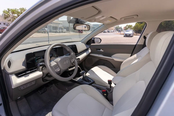 Silver Hyundai Accent, 2024 Photo 5