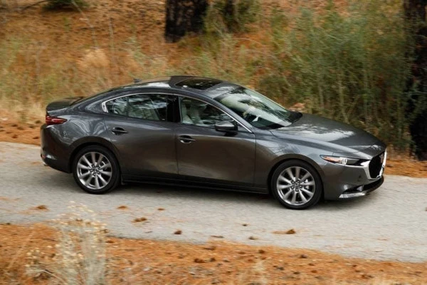 Silver Mazda 3, 2019 Photo 1