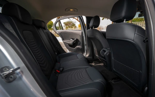 Silver Mercedes A180, 2024 Photo 22