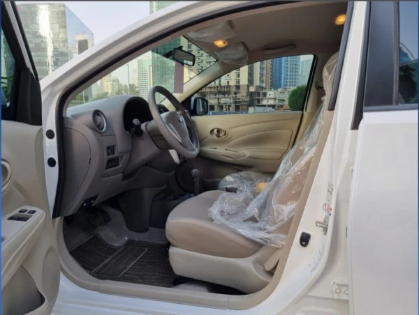 Silver Nissan Sunny, 2025 Photo 2