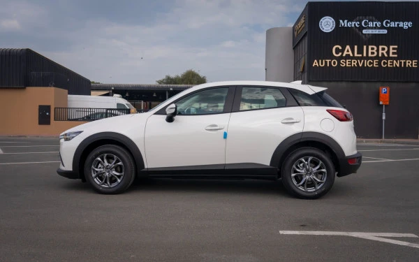 White Mazda CX3, 2024 Photo 2