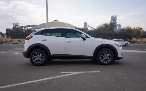 White Mazda CX3, 2024 Photo 5