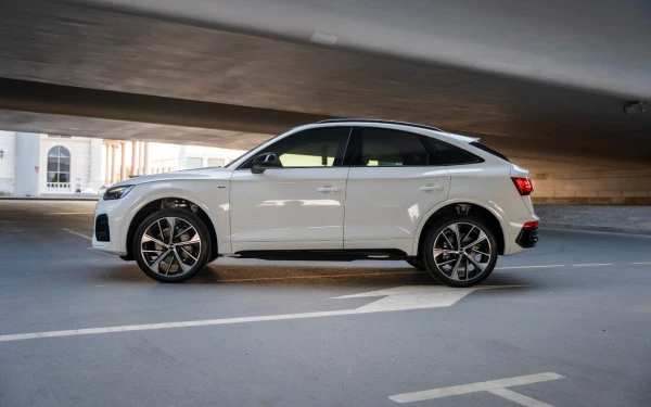 White Audi Q5 Sportback, 2025 Photo 2