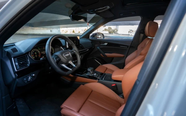 White Audi Q5 Sportback, 2025 Photo 5