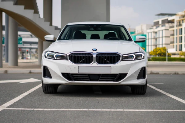 White BMW 320i, 2022 Photo 2