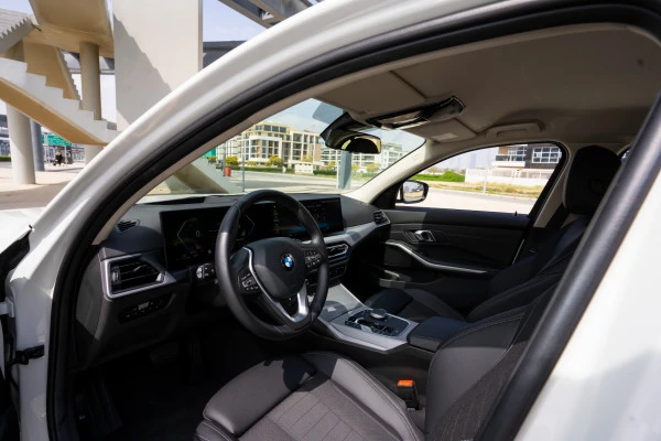 White BMW 320i, 2022 Photo 5