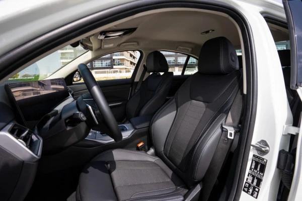 White BMW 320i, 2022 Photo 6