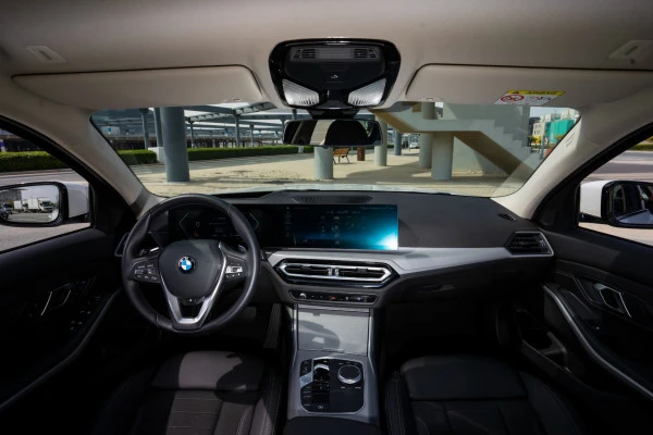 White BMW 320i, 2022 Photo 8