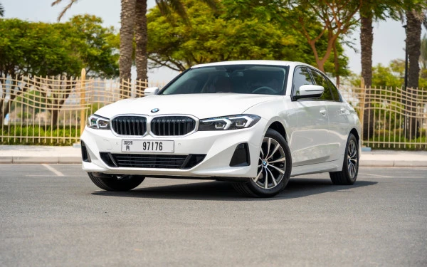 White BMW 318i, 2025 Photo 1
