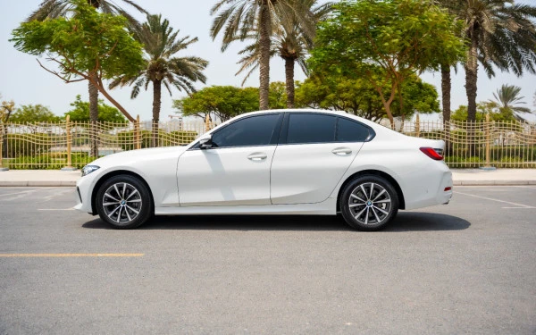 White BMW 318i, 2025 Photo 6