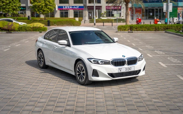 White BMW 318i, 2025 Photo 3