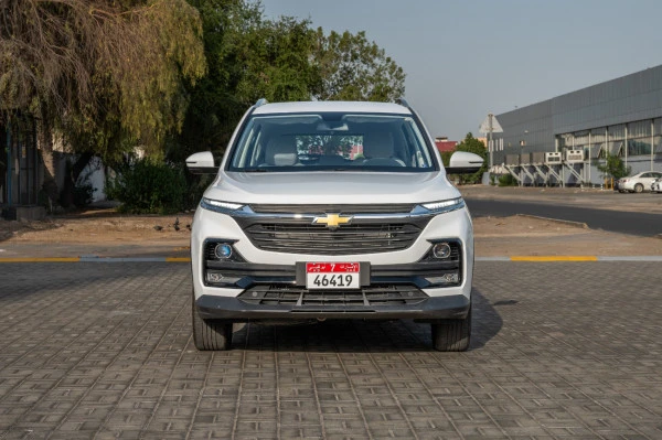 White Chevrolet Captiva, 2024 Photo 1