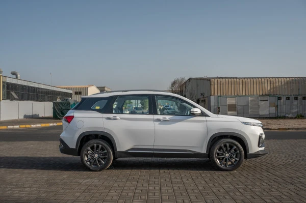 White Chevrolet Captiva, 2024 Photo 2