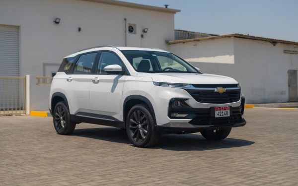 White Chevrolet Captiva, 2024 Photo 2