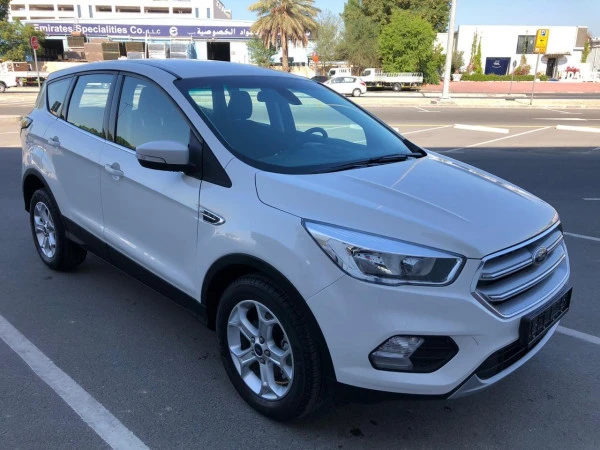 White Ford Escape, 2020 Photo 1
