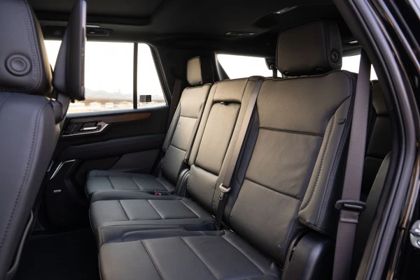White GMC Yukon Denali, 2025 Photo 7