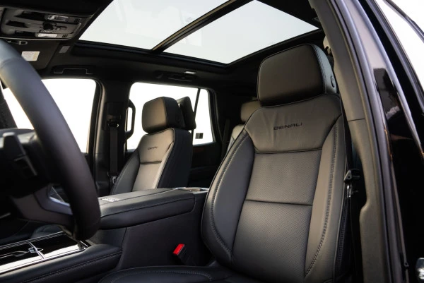 White GMC Yukon Denali, 2025 Photo 9