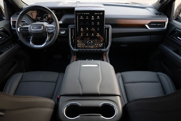 White GMC Yukon Denali, 2025 Photo 10