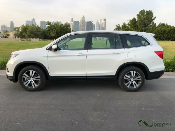 White Honda Pilot, 2019 Photo 1