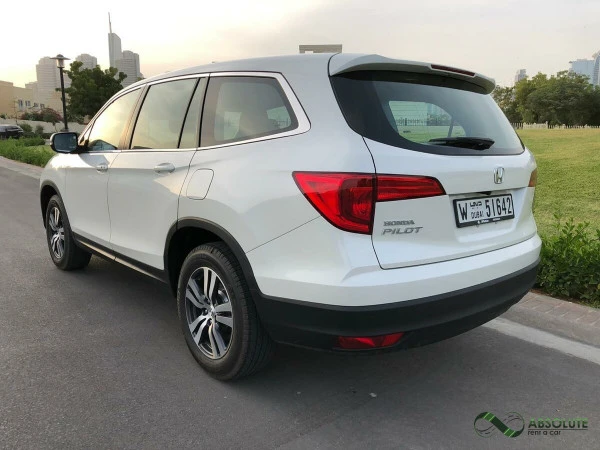 White Honda Pilot, 2019 Photo 2
