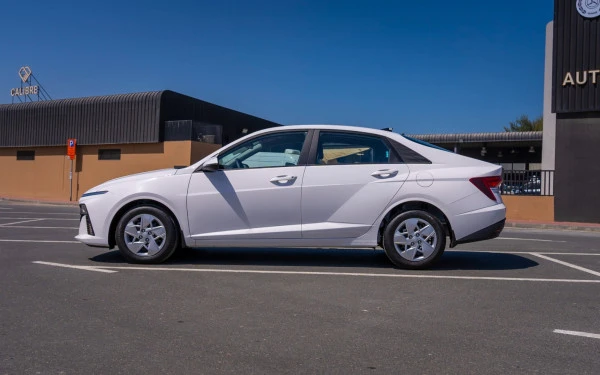 White Hyundai Accent, 2024 Photo 2
