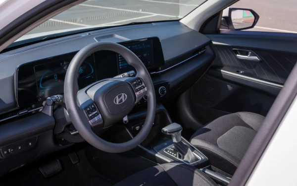 White Hyundai Accent, 2024 Photo 8