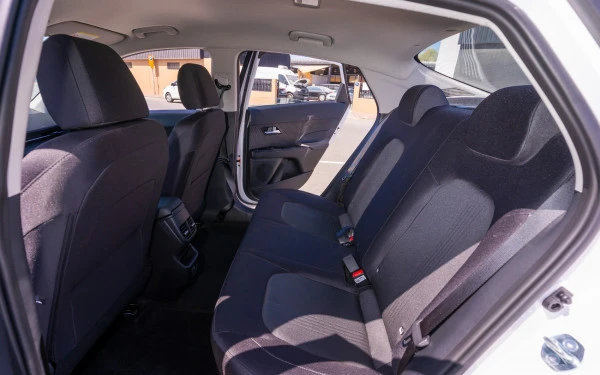 White Hyundai Accent, 2024 Photo 10