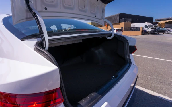 White Hyundai Accent, 2024 Photo 12