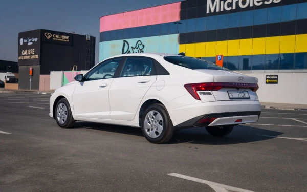 White Hyundai Accent, 2024 Photo 3