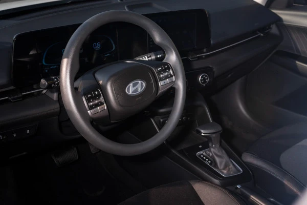 White Hyundai Accent, 2024 Photo 8
