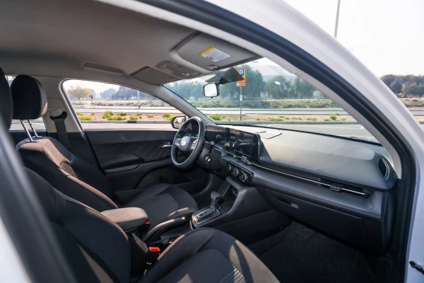 White Hyundai Accent, 2024 Photo 10