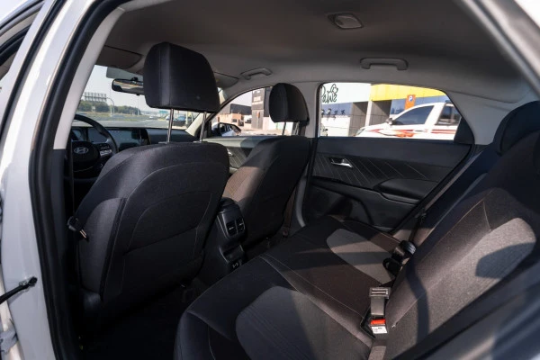 White Hyundai Accent, 2024 Photo 13