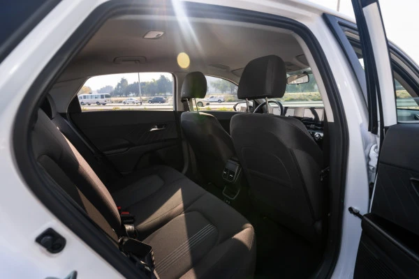 White Hyundai Accent, 2024 Photo 14