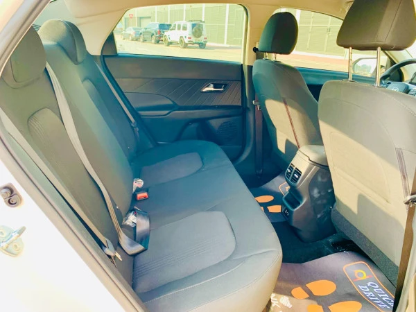 White Hyundai Accent, 2026 Photo 2