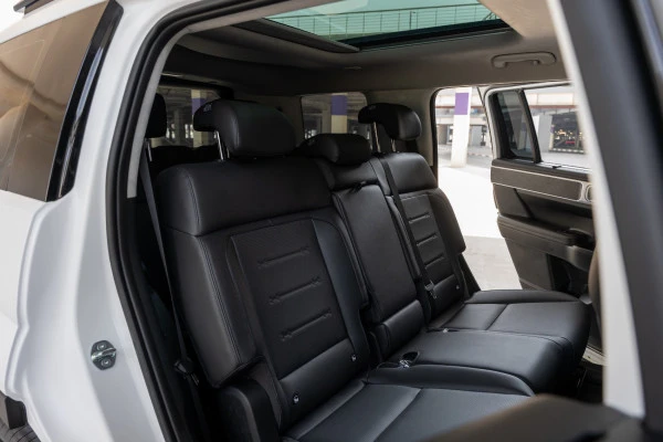 White Hyundai Santa Fe, 2025 Photo 6