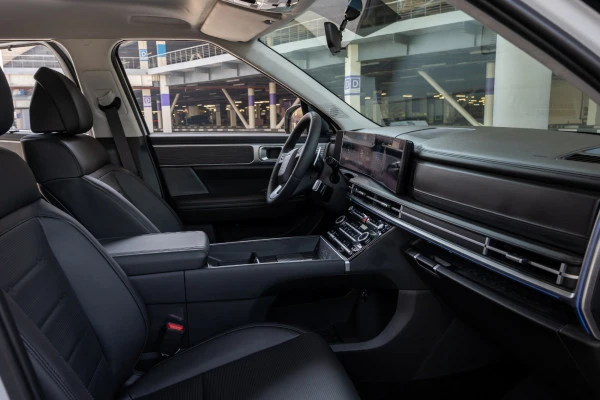 White Hyundai Santa Fe, 2025 Photo 8