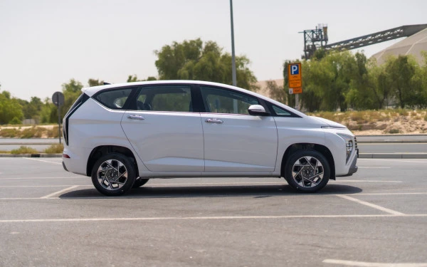 White Hyundai Stargazer, 2024 Photo 2
