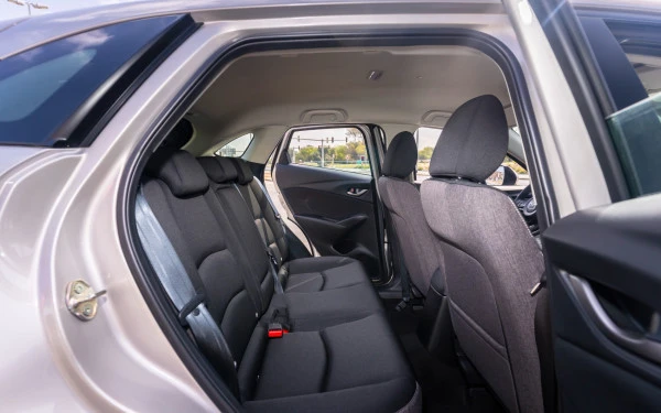 White Mazda CX3, 2024 Photo 10