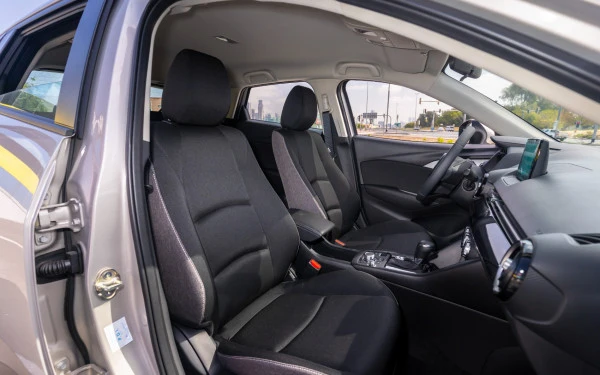 White Mazda CX3, 2024 Photo 12