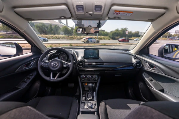 White Mazda CX3, 2024 Photo 15