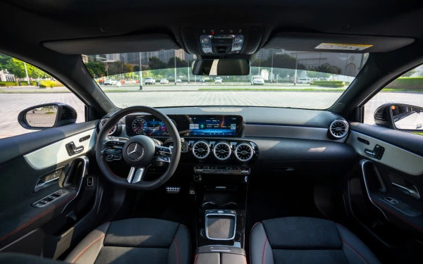 White Mercedes A200, 2025 Photo 12