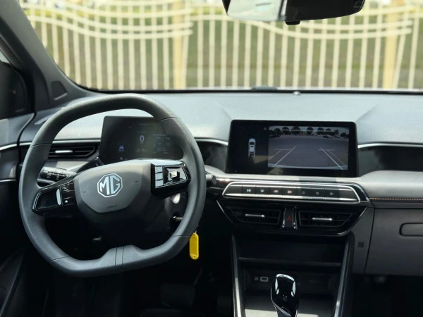 White MG3, 2025 Photo 1
