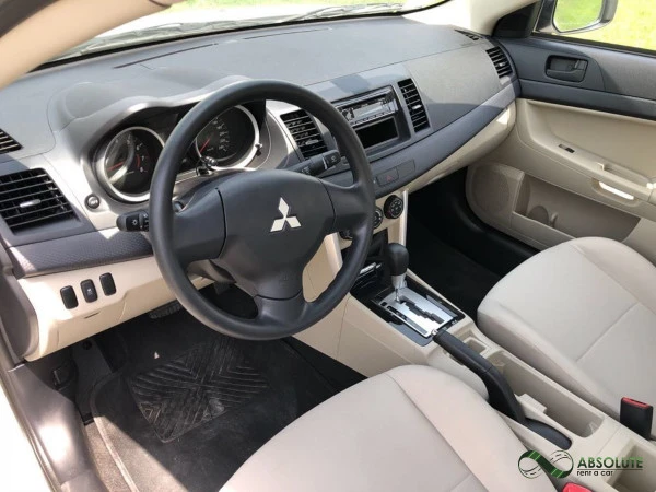 White Mitsubishi Lancer, 2018 Photo 2