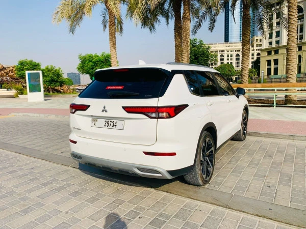 White Mitsubishi Outlander, 2024 Photo 7