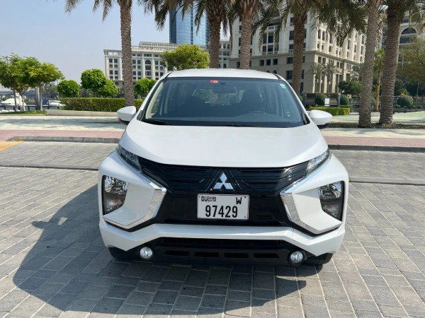White Mitsubishi Xpander, 2025 Photo 1